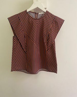 Blusa cortes de rayas con hombrera