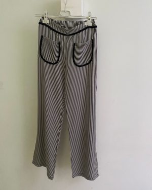 Pantalones de rayas con bolsillos de parche y cintura elástica